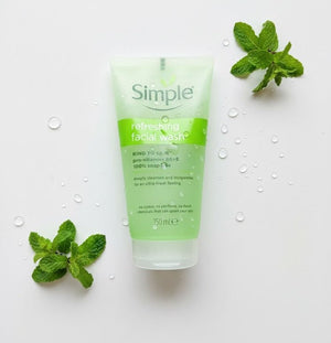 Simple - Refreshing Facial Wash - image 3